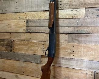 REMINGTON Wingmaster Model 870 12 Gauge Shotgun