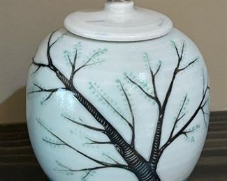 Hand Painted Vase by YUKARI KASHIHARA