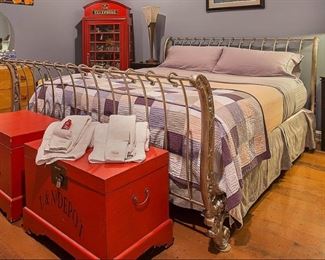 Beautiful Thomasville Heavy Duty Iron sleigh bed. KING