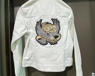 Ladies  Med. Cloth Harley Davidson Jacket White. Side zippers Harley Emblem on back 