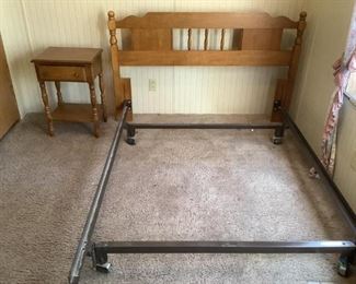 Bassett Bedroom Set
Two (2) dressers from Bassett: Mirrored six (6) drawer dresser H31" x W50" x D18" Tall dresser (4) drawers H44" x W32" x D17.5" End stand (no mfg. markings) with one (1) drawer H26" x W17.5" x D14" Bed headboard & frame (no mfg. markings) H37" x W60" (possibly full size). All show signs of everyday wear.