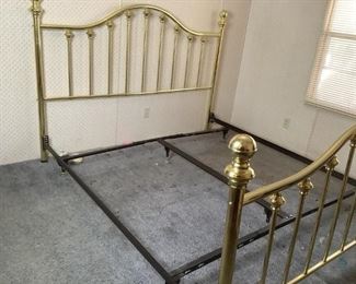 Brass Look Bed Frame
Brass look bed frame H53" x W77" x D87" Signs of wear, with scratches and dings. Possibly King size.
