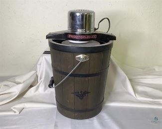 Proctor-Silex Electric Ice Cream Machine
Set includes, bucket, container, paddle, and electric motor. Unknown working condition