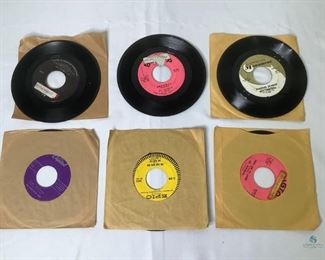 Del Shannon, Roy Orbison and Roy Hamilton 45s
Small set of 45s. Artists include Del Shannon, Roy Orbison, The Kingston Trio, Roy Hamilton, and The Pete King Chorale and Orchestra. Most records are in paper covers only.