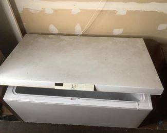 Magic Chef Freezer and Panasonic Refrigerator
One white Magic Chef deep freezer with top access door. 35"Hx46"Wx28"D. One Panasonic dorm sized refrigerator, 30"Hx17"Wx18"D. It is dusty from storage. Unknown working condition.