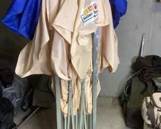 Instant Shelter Pop Up
One Instant Shelter pop up cover. It comes with cover, hammer and stakes. Unable to expand to verify size and condition.