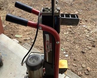 Southland 6-Ton Log Splitter
Southland electric 6-ton, 20.5 inch log length wood splitter. Unknown working condition.