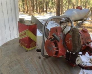 Vintage Sears Chain Saw
Sears brand eighteen inch (18") chain saw. No model visible. Includes gas can. Unknown working condition.