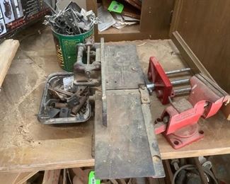 Vintage JD Wallace Workplace Jointer,Wilton & Colombian Vices
Wilton vice bench mount: 4" jaw width, 3-3/4 jaw opening. Colombian vice bench mount: 176 stamped on side. Vintage JC Wallace 4" Work Ace Jointer/Planer Type B-D. Made by GE Motors from 1938-1940. Includes misc. can of beta brackets & More. See photos for sampling.