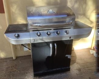 Char-Broil Commercial Series Grill
Stainless steel Char-Broil grill. No propane tanks Includes cover inside doors (unknown condition), H46" x W55" xD25". Used condition.
