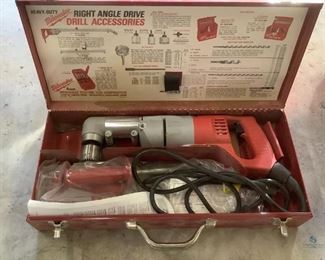 Milwaukee Right Angle Drill
Milwaukee Heavy Duty Right Angle Drill by Milwaukee Electric Tool Corp. in metal case with drill accessories. Looks fairly new with instruction manual. Untested.