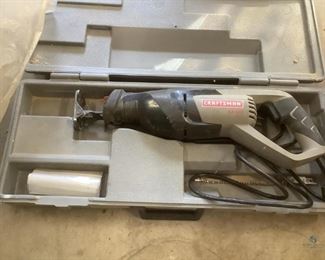 Craftsman Reciprocating Saw
Craftsman 8.0 amp reciprocating saw with case & extra blades. Powers on.
