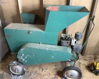 Kemp Wood Shredder
Kemp Model K6CH shredder. Unknown own working condition. See photos, H44" x W27" x D52"
