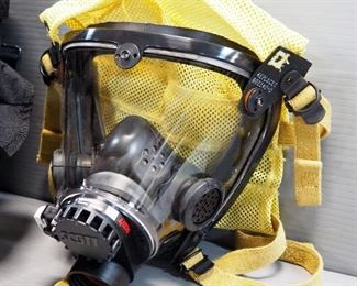 Scott Gas Mask With Air Purifying Cartridge (In Package) In Carry Case With Strap
