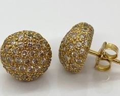Stunning 18K Gold and Diamond Earrings!