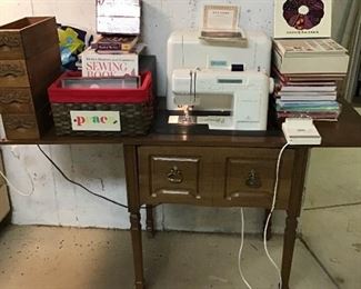 New Hope Memory Craft 4000 Computerized Sewing Machine and Extras