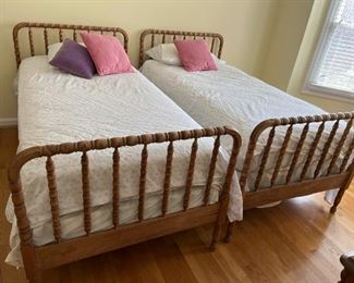 Twin Beds with Spindled Head and Footboards