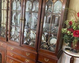  CHINA CABINET