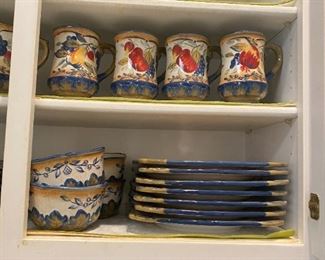  BEAUTIFUS  SET DISHES  WITH  SQUARE  PLATES