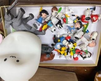 Peanuts Snoopy collectibles 