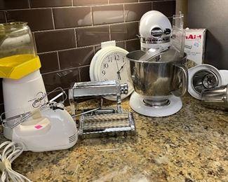 Assorted Kitchen Items & Small Appliances