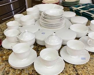 Fine Bone China Hankook England Original Tech Part of a Larger Set these are the Large Plates, Bowls, Serving Pieces, Cups & Saucers with Two Sugar Bowls