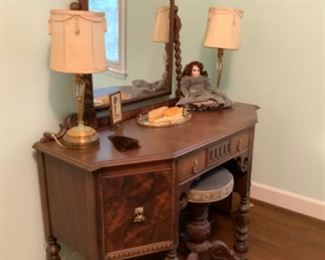 Vintage Peck & Hills furniture mahogany vanity $250
