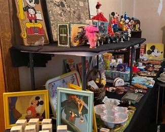 DISNEY COLLECTIBLES 