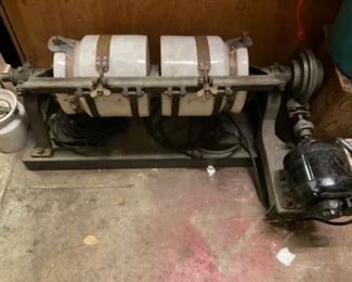 VINTAGE COMMERICAL ROCK TUMBLER.  