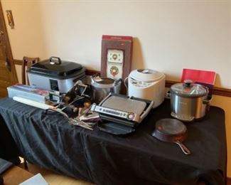 WONDERFUL LIKE NEW.  COOKWARE