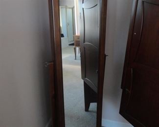 Opens with jewelry storage inside