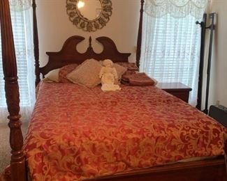 poster queen size bed 