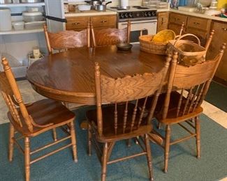 Dining table with 6 chairs 