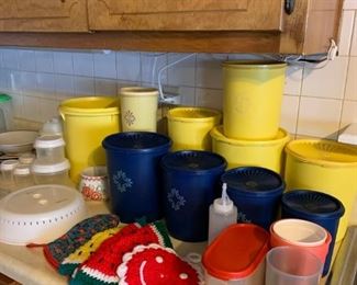 Kitchenware vintage Tupperware canisters 
