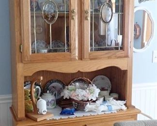 OAK HUTCH