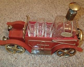METAL CAR W/BOTTLE & GLASSES