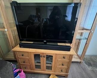 TV ENTERTAINMENT CENTER