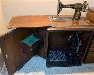 Singer Red Dot Cabinet Sewing Machine Model AA062293 $50
