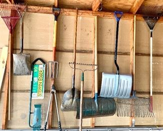 Yard Tools $5 each (4 rakes sold)
Branch cutter $8
Steppin edger new $15
Crow bar tall $10, small $5
Roof rake $20