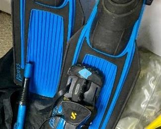 Scuba gear:
Sz Lg Flippers new $15
Knife in holder $10
Speedo pool shoes $15
Bag $10