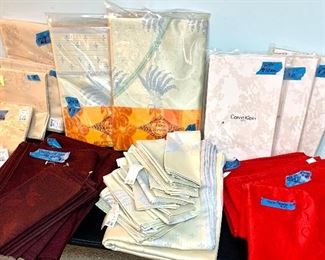 All NEW Linens
Crate & Barrel, Kate Spade….
Napkins 2 for 1.00
Tablecloths 84” - $10
98” or bigger $15