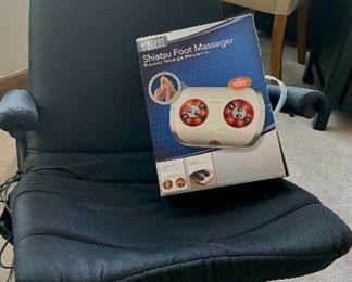 Electric Black Massage Arm Chair $65
Foot Massager NIB $10