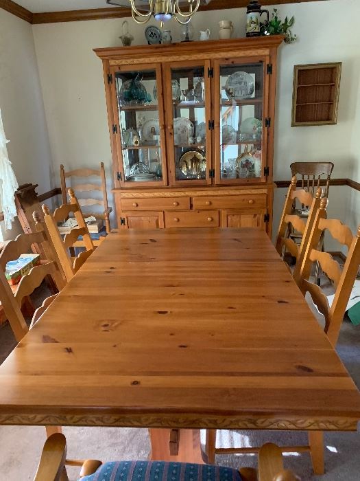 Solid pine harvest table and 6 chairs by Kincaid Furniture.  Perfect for dining room or breakfast room.  There are two leaves and a padded cover for table.