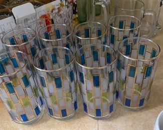 Vintage set of glasses (8)