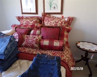 queen bed, nice bedding