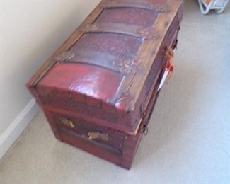 vintage round top trunk