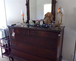 vintage dresser w/mirror