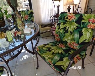 patio set w/4 chair & cushions
