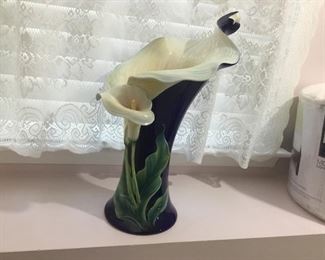 Kathy Ireland Home by Franz large floral vase $50