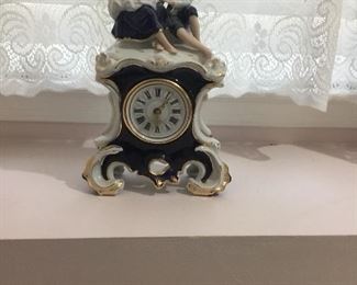 Ceramic mantle clock $20